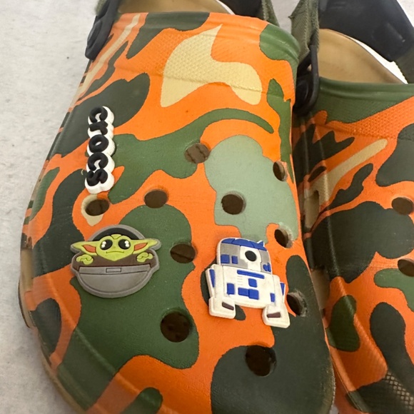 Camo Crocs with Star Wars Charms Mens size 9 / Women's size 11 Gently worn - Picture 3 of 8